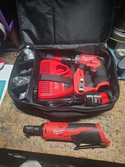 Milwaukee M12 Fuel Drill and Ratchet Combo Kit