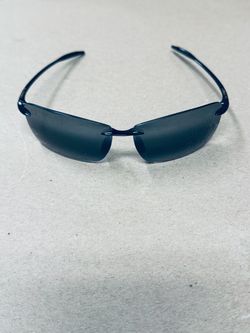 Maui Jim Lighthouse Polarized Sunglasses – Model MJ-423-02 / 423-02 – Gloss Black Frame with Neutral Grey Lenses – Made in Japan – Pre-Owned Authentic