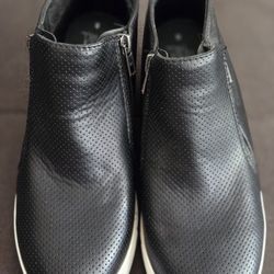 Womens Size 8 Black Booties 