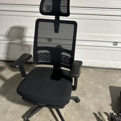 Newtral Ergonomic Chair with Footrest - 