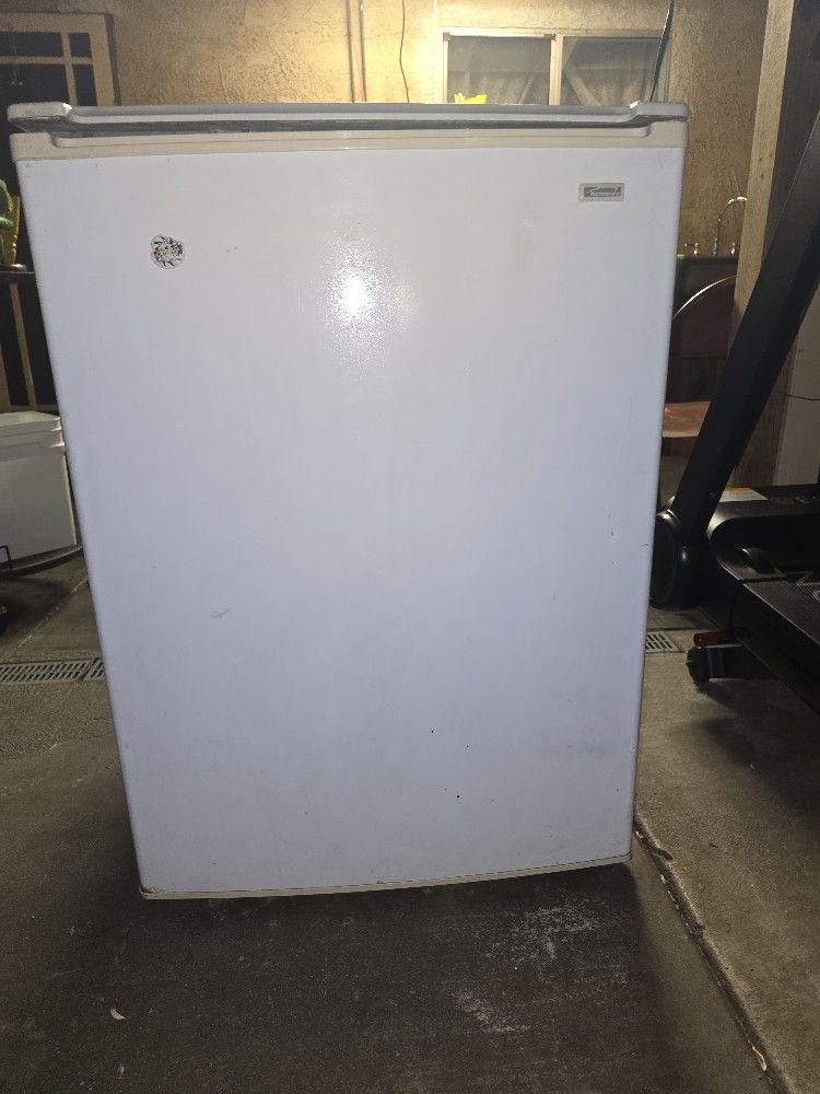 Kenmore Compact Refrigerator