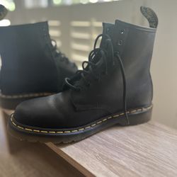Doc Martin Black Boots 9 USM