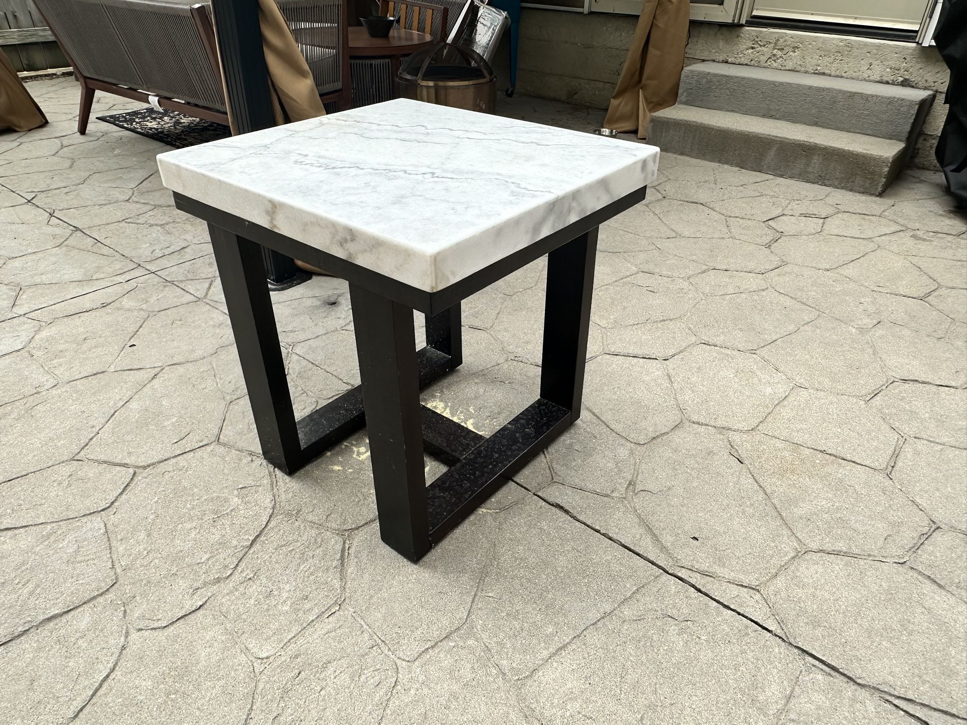 Cocktail End Table