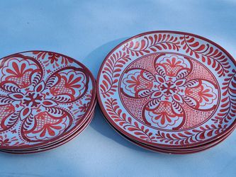 8 pieces of plastic plates