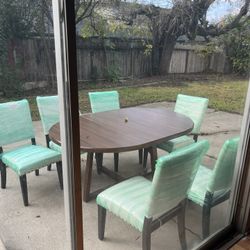 Dinette Set Chairs Are Wrapped Because They’re White Excellent Condition