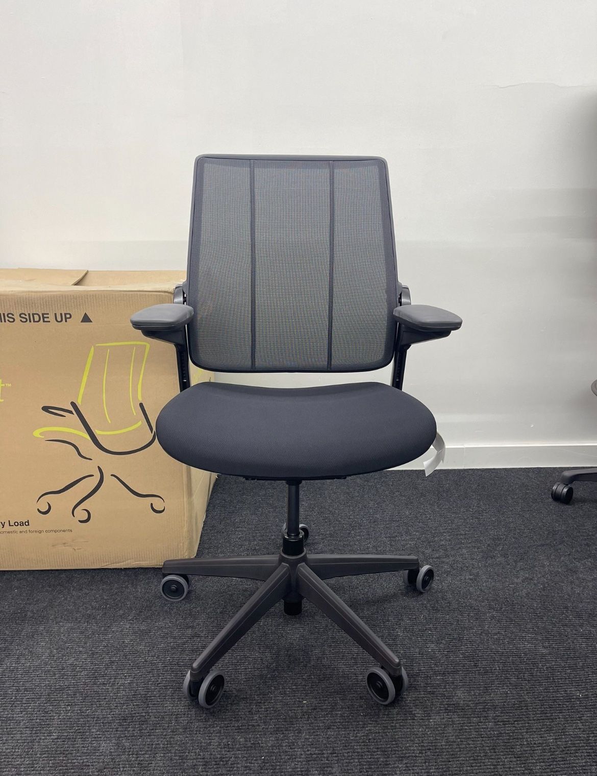 BRAND NEW HUMANSCALE DIFFRIENT SMART CHAIR ADJUSTABLE ARMS & SEAT DELIVERY AVAILABLE