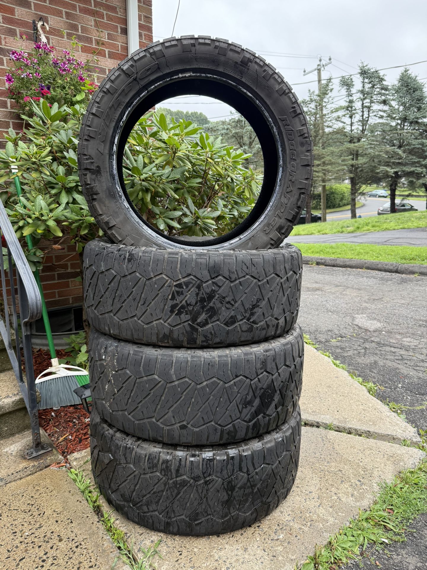 305/45R22 Nitto Ridge Grappler SET