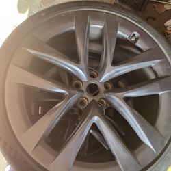 Used Telsa Tires With Rims