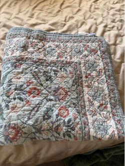 Charter Club Full/Queen Floral Quilt