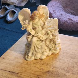 Seraphim Classics Joy Gift of heaven"1998" Angel Figurine, Roman,Inc Excellent condition Pick up only.