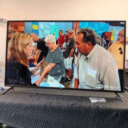 65 inch LG smart 4k ultra hd comes with remote shows great picture works perfect guaranteed