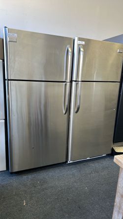 Stainless steel top freezer fridge