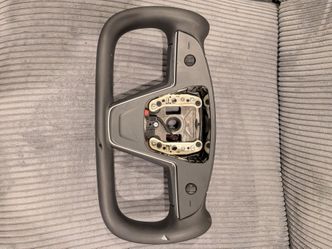 **Tesla Model S Plaid Yoke Steering Wheel – OEM Used**