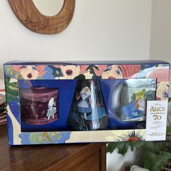 Collectors item! Disney Alice In Wonderland Mary Blair Vase Set!