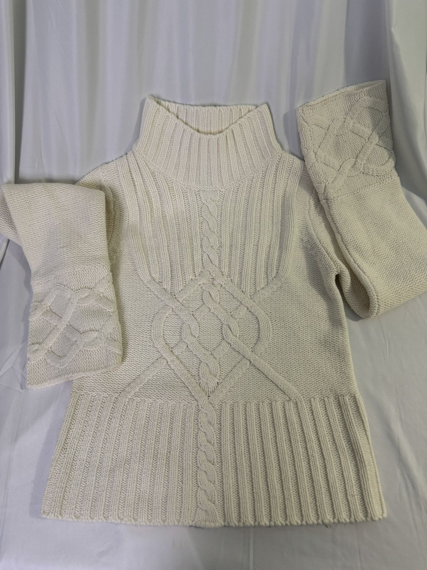 Women’s Cable knit turtleneck sweater Small