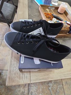 Shoes size 11