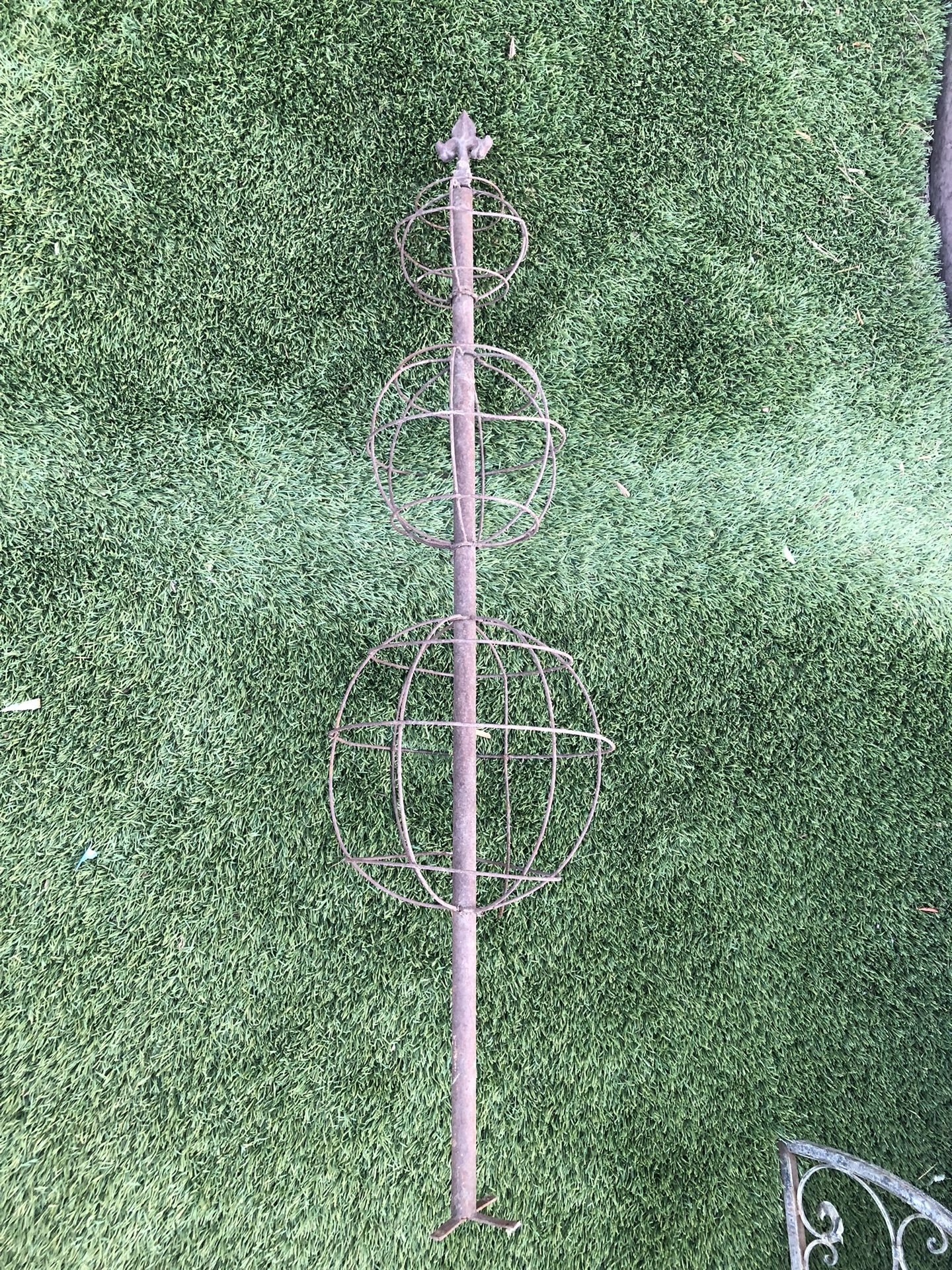Metal Iron, Topiary Trellis 50” High Garden