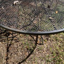 Nice Metal Table And 4 Chairs