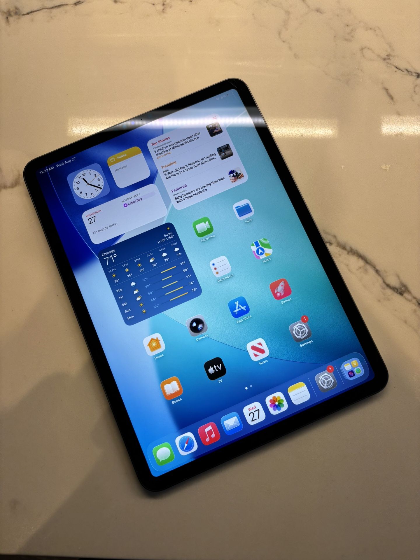 Apple 11” iPad Pro 128GB WiFi! 90 day warranty! We offer financing