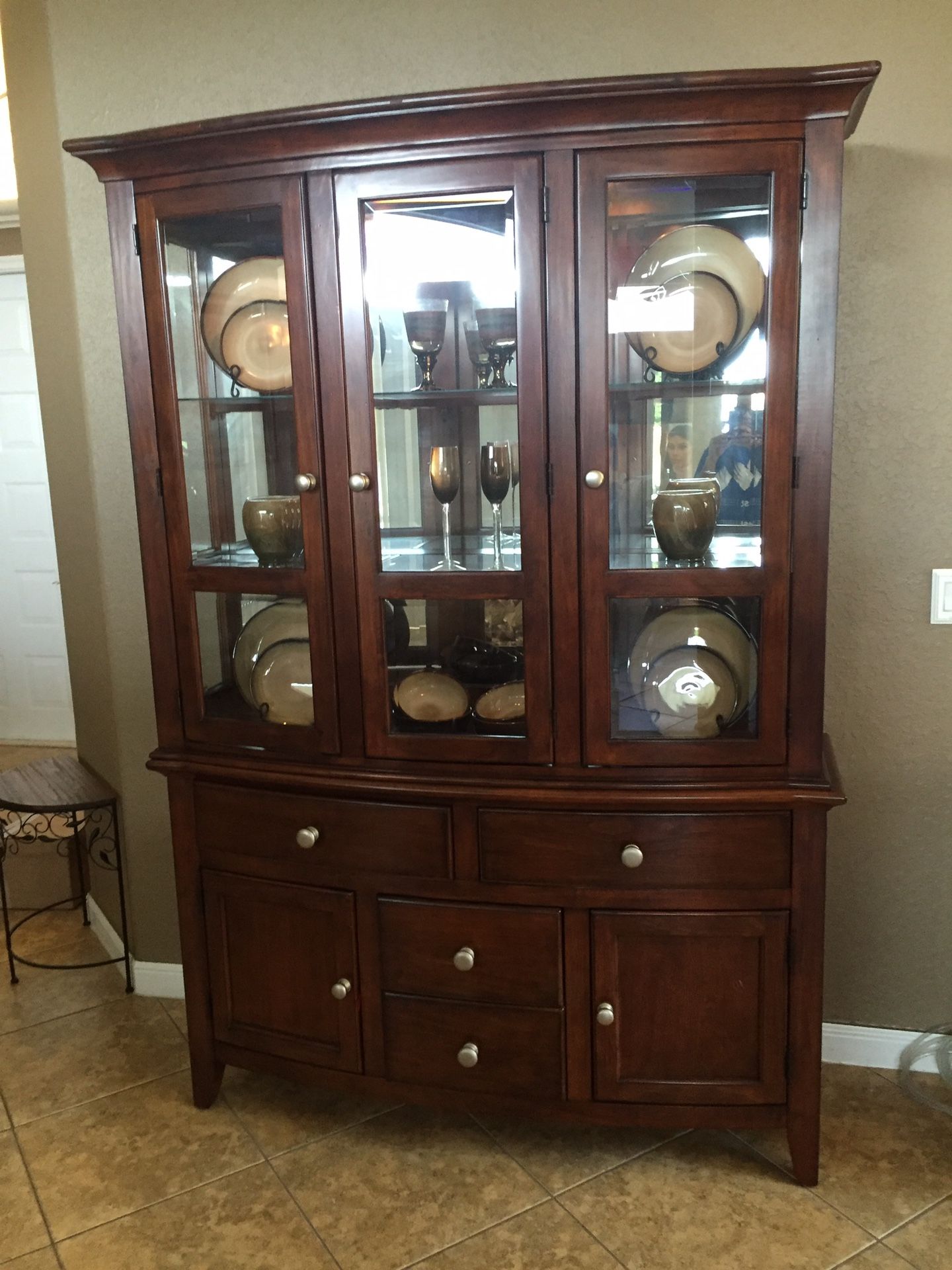 China Cabinet - rooms to go