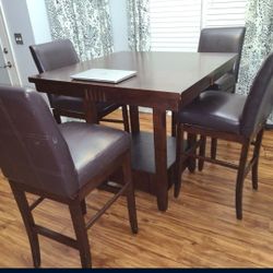 Dinning room table 
