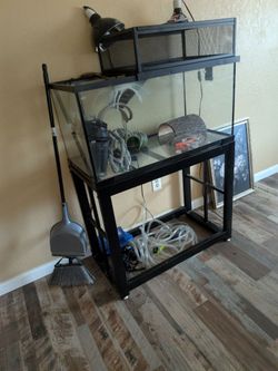 Turtle tank with a bunch of brand new stuff. Everything works. There's a lot included