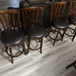(4) Counter Height Full Swivel Bar Stools