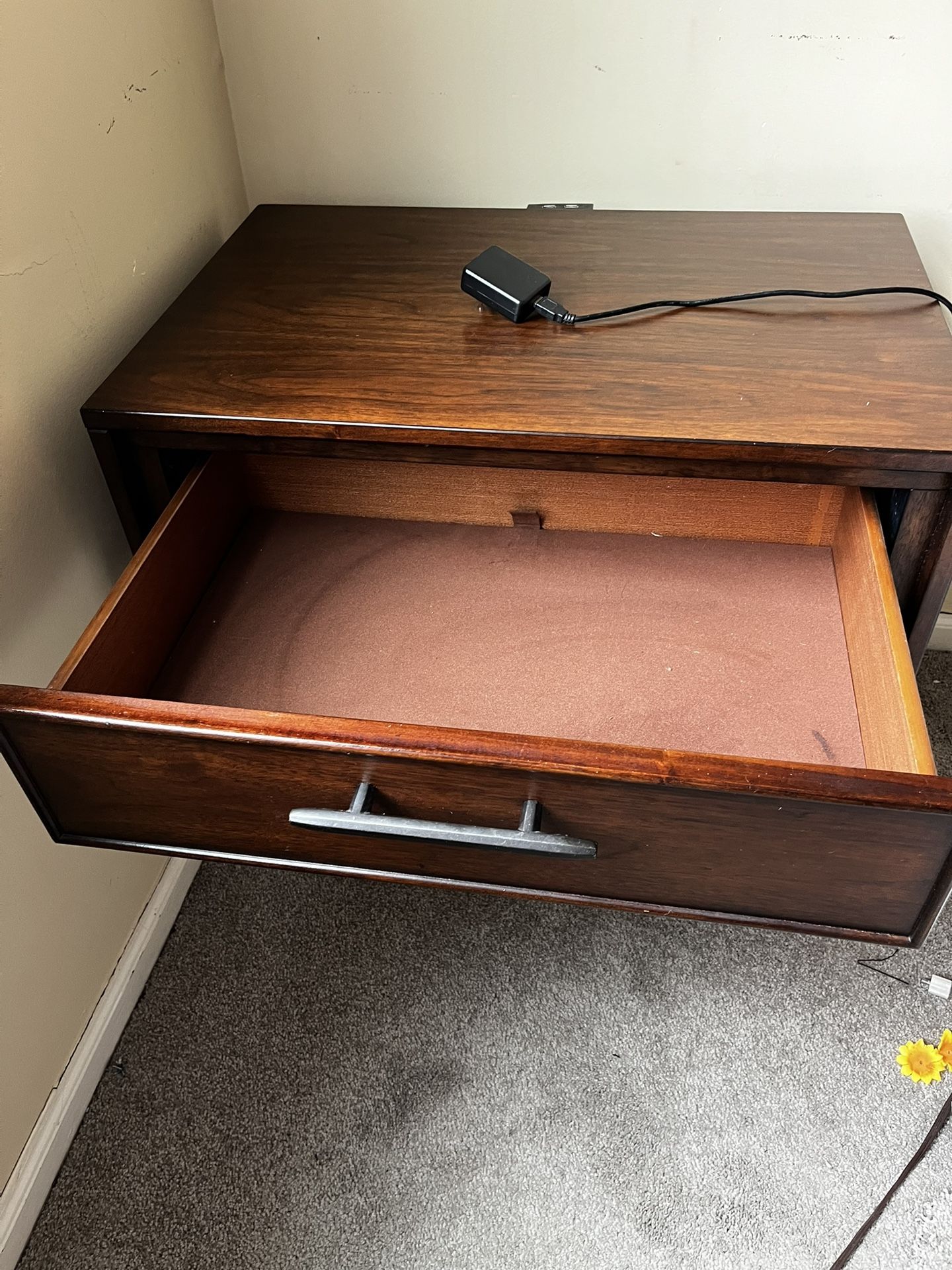 ONE NIGHT STAND/END TABLE