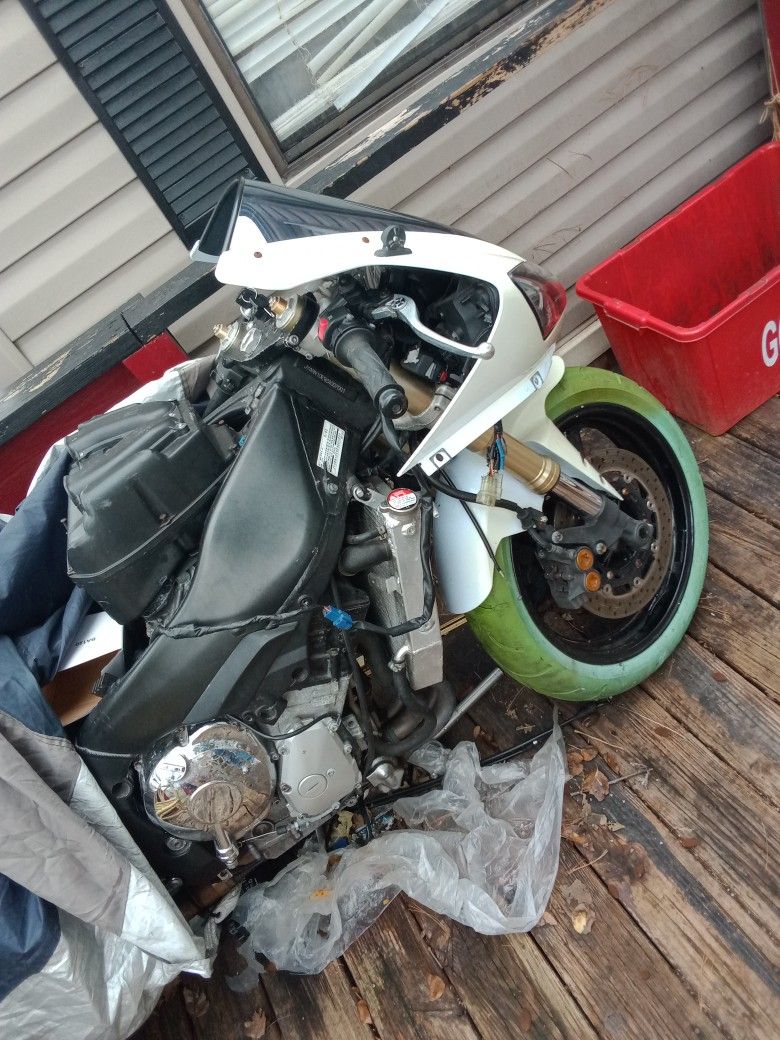 02 Yamaha R1