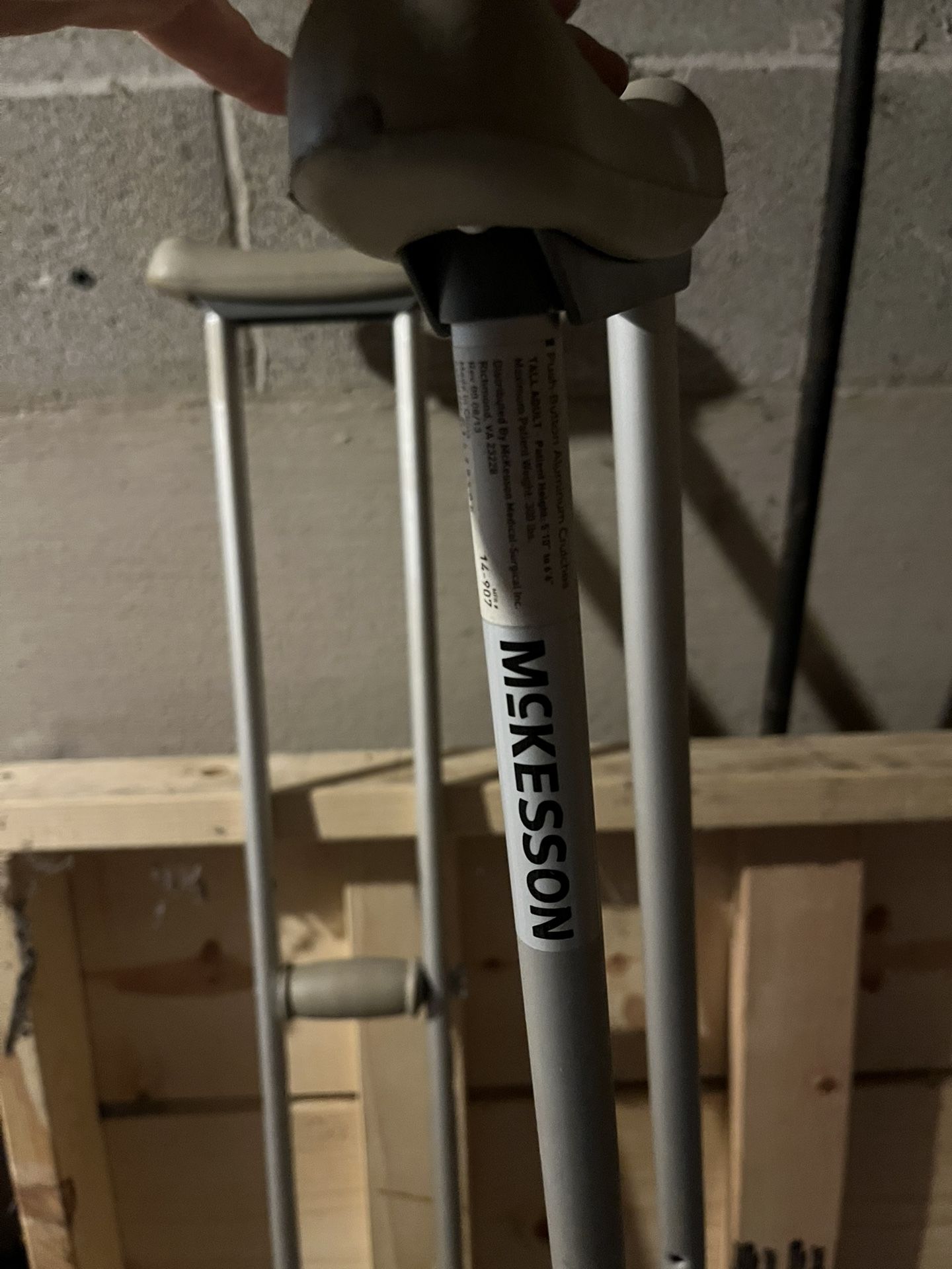 Adult Crutches Up To 6.6 Ft