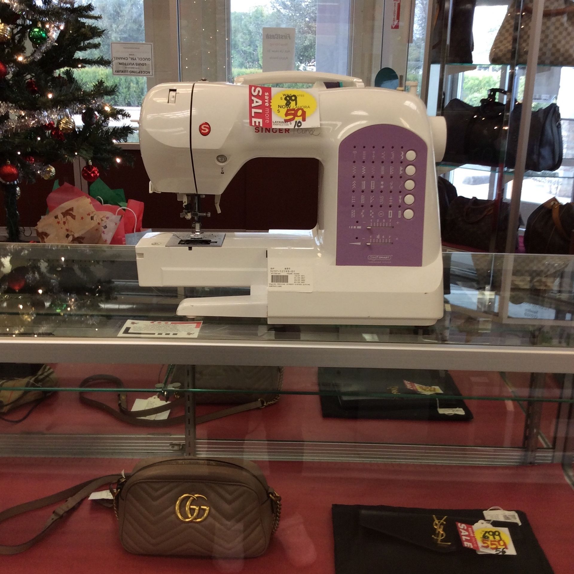 Sewing  Machine. Singer. 