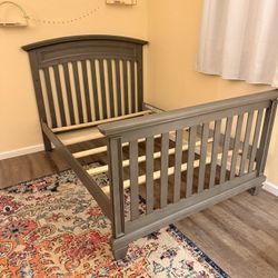 Full Size Bed Frame 4-1 Crib Set