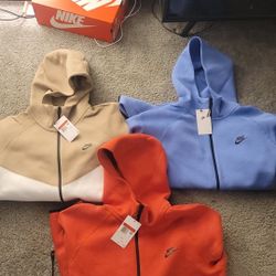 Nike Techs. Brand New Size Large