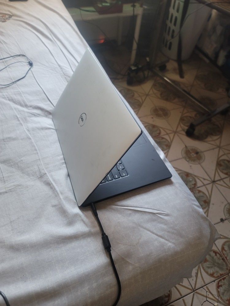 Dell XPS Gaming Laptop: Core i7. Windows 11, Wi-Fi, Nvidia GeForce, MS-office. M.2 Drive.