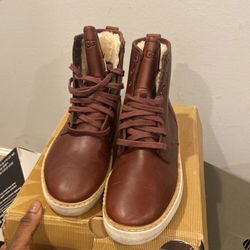 Ugg’s Size 7y Or 7.5