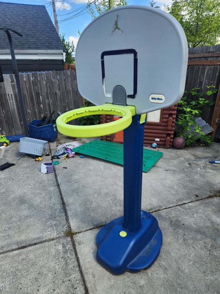Basketball Hoop (Little Kid)