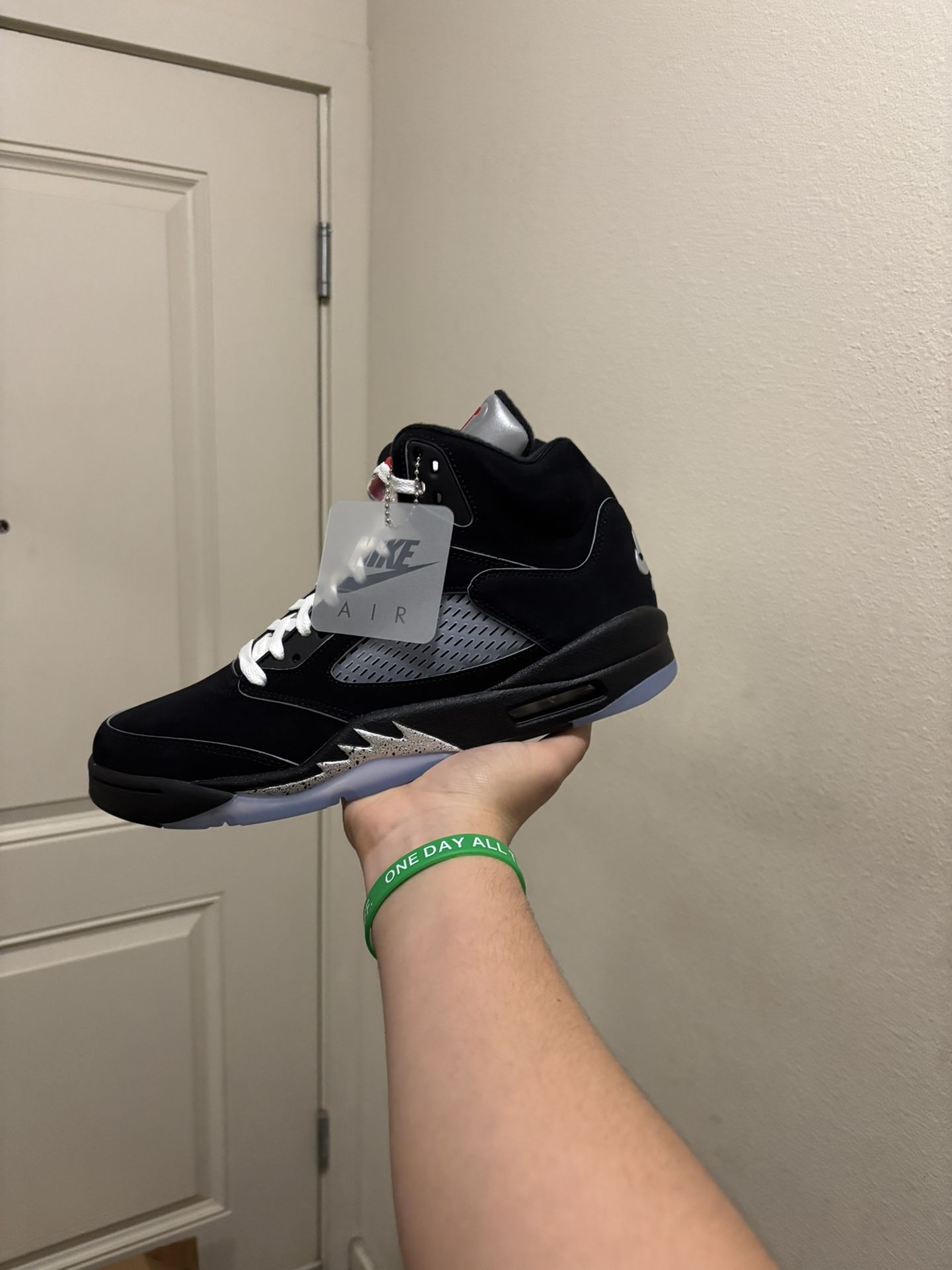 Jordan 5 Metallic Black