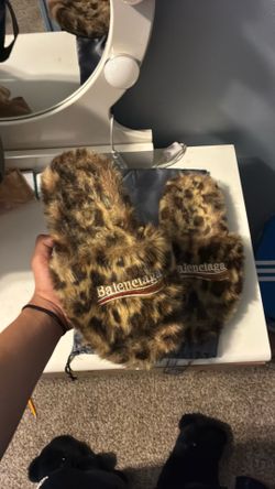 Barely used balenciaga slides size 10