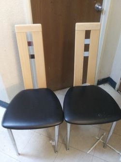2 kitchen table chairs