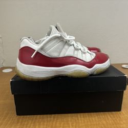 Air Jordan 11 Retro Low; Size 8 1/2