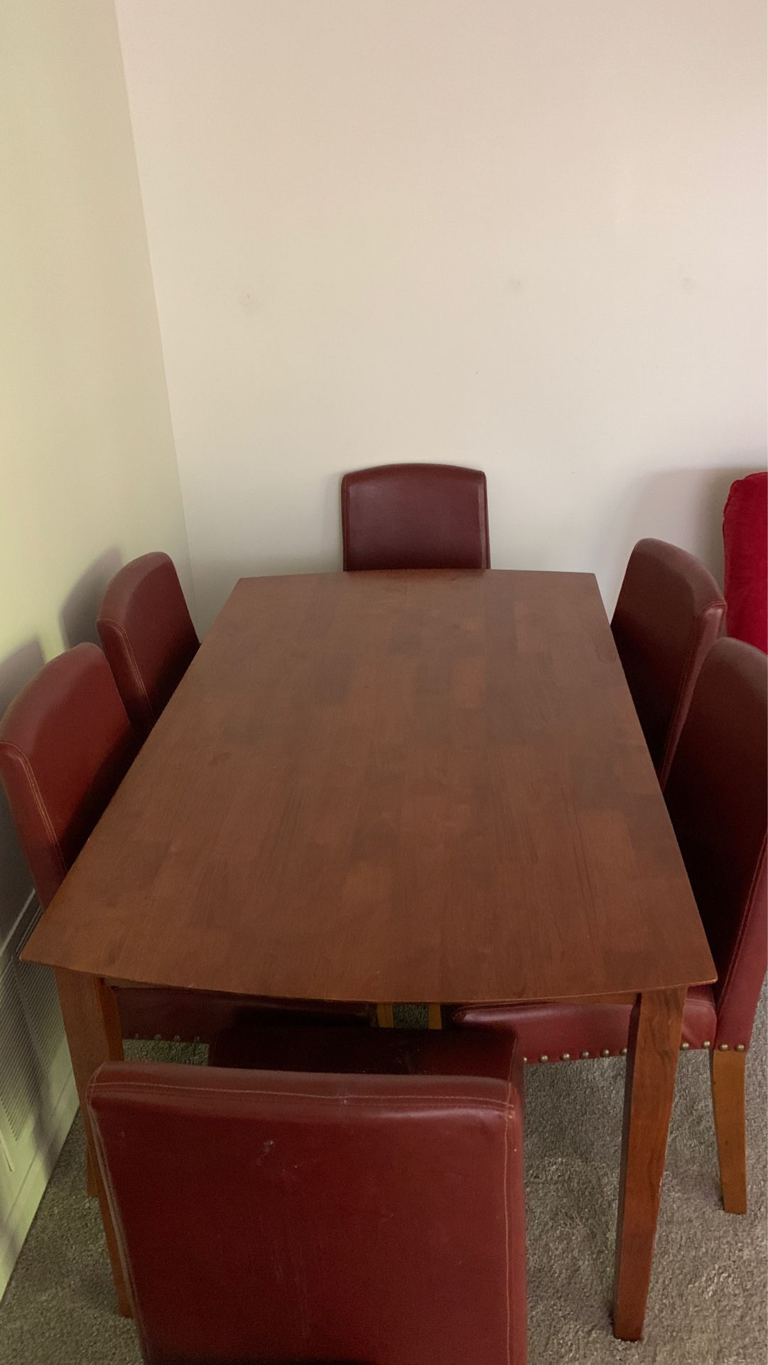 Table with 7 leader chairs