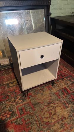 One drawer nightstand