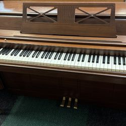 Starter Piano sale With Delivery 