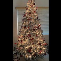 Snow Flocked Christmas Tree with Branch Tips, Metal Stand and Hinged Branches