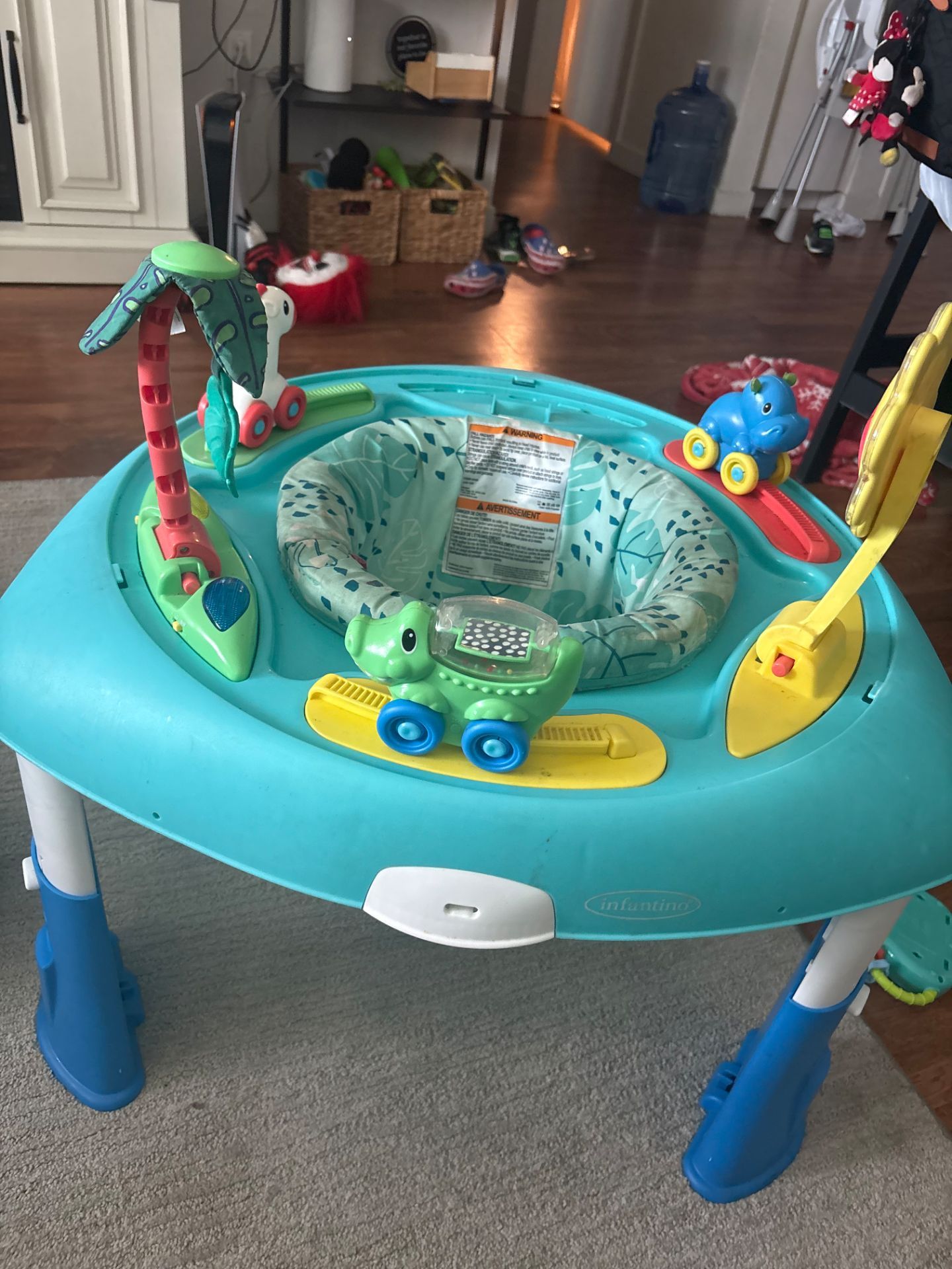 Infantino sit , Stand Entertainer