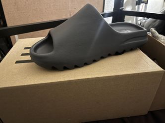 Yeezy Slides Size 11