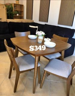 Beautiful‼️ 5-Pc Dining Table Set Walnut Finish