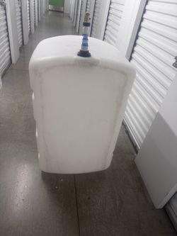 100 gallons polyethylene water tank