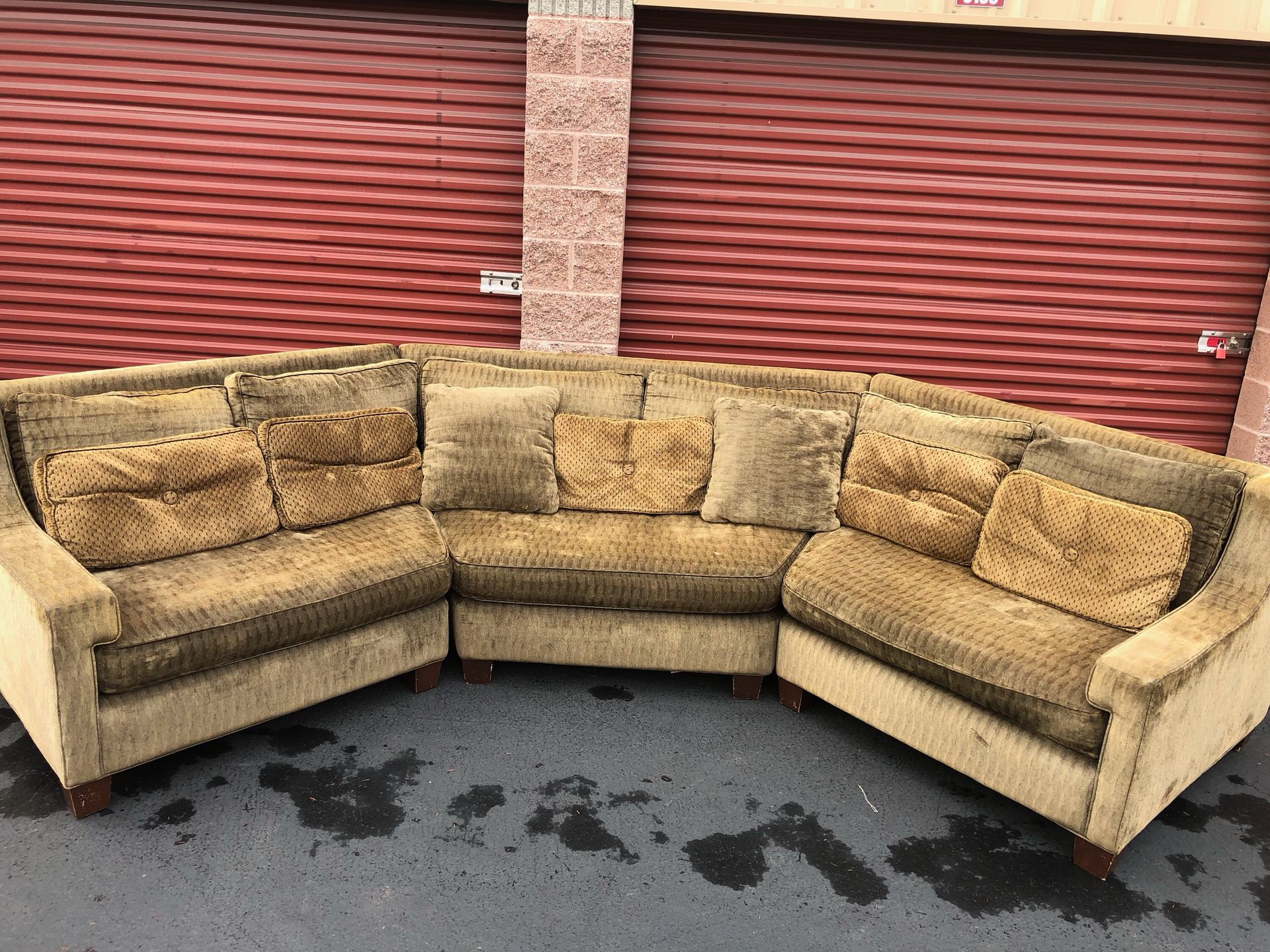 Excellent sectional couch in awesome condition