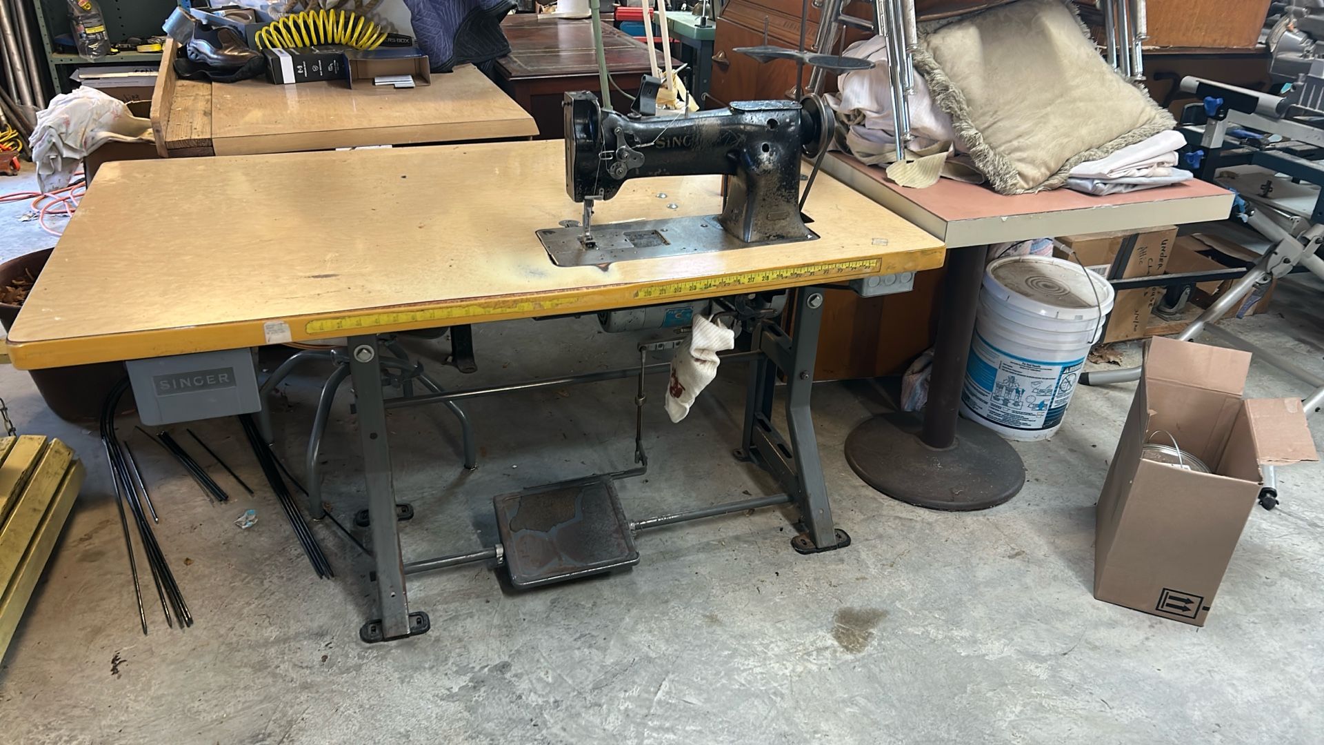 Singer 111 Sewing Machine w/Big Top